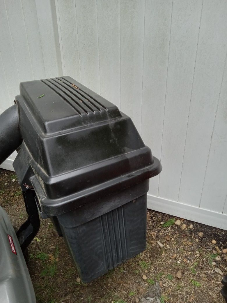 Mower Bags.    175-250.  Parts Too Cheap 50$ 