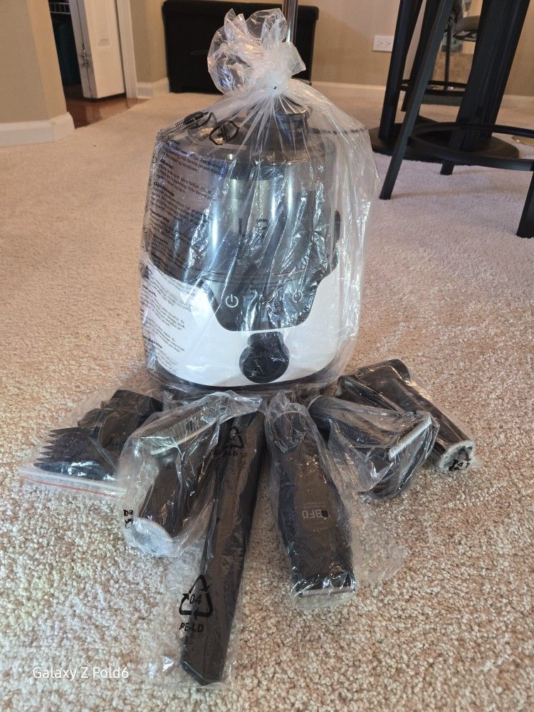 LBFO Dog Grooming Kit, Pet Hair Vacuum and Dog Dryer with 6 Pet
Grooming Tools, 600w Dog Grooming New in box