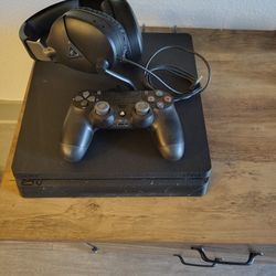 PS4 Slim With Turtle Beach Recon70 And Wireless Controller + Charging Chord