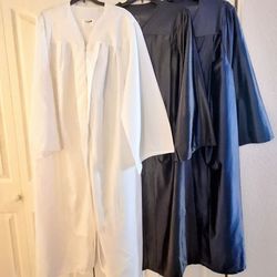 Togas, birrete y más para graduación