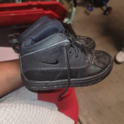 Toddler NIKE boots Size 9c