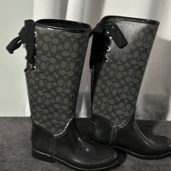 COACH Designer Tristee Signature inner fleece Rain Boots Size US 8 Used Once