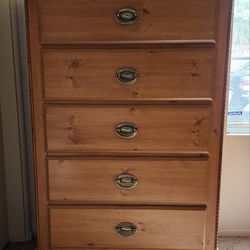 5 Drawer Wood Chest/ Dresser