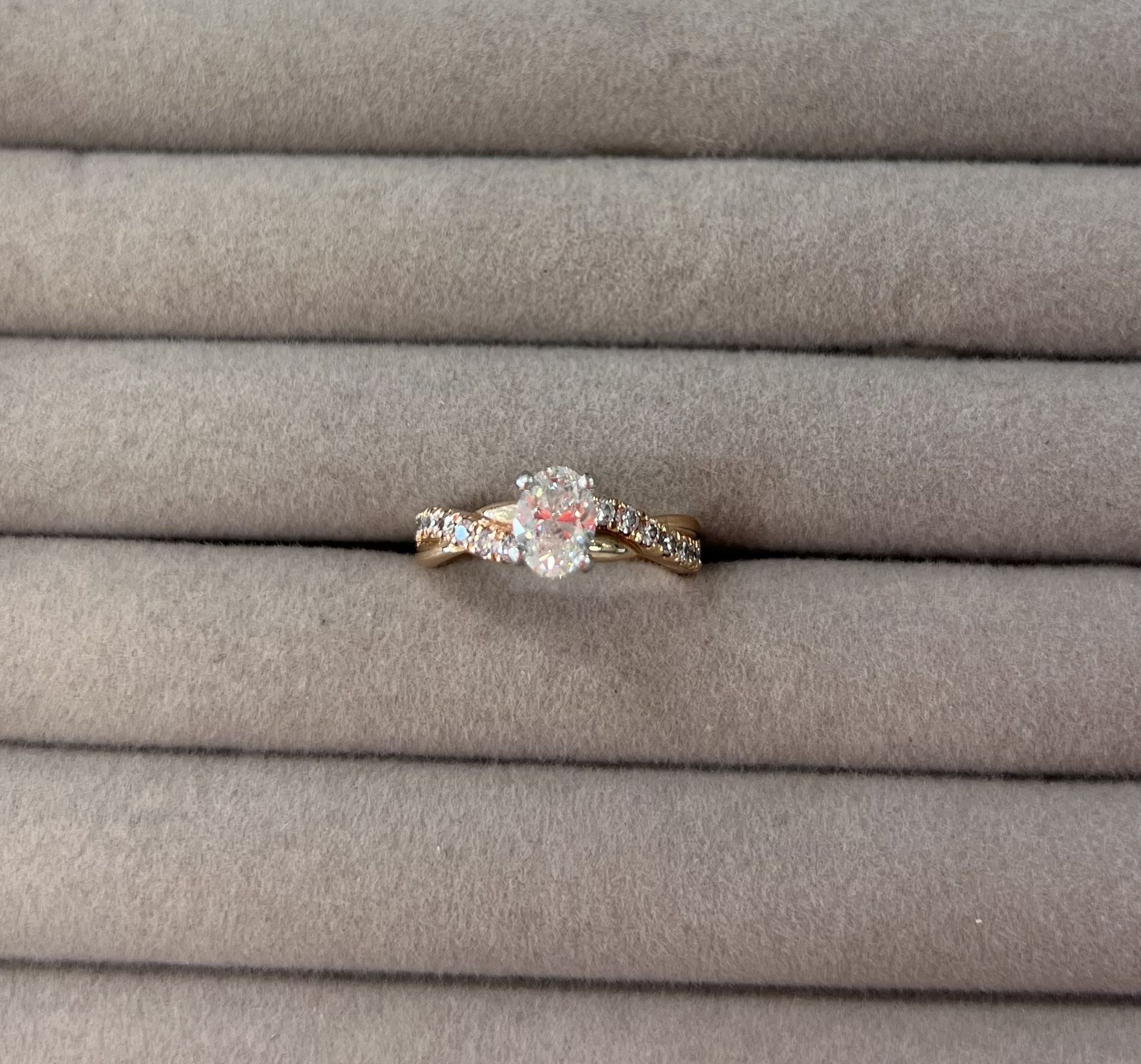 Wedding Ring Size 7: natural Diamond