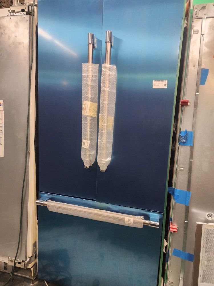 Brand new Thermador 36” built-in refrigerator
Stainless steel panels — flawless, no dents, no scratches
💎 High-end luxury appliance
💰 Retail $11,000