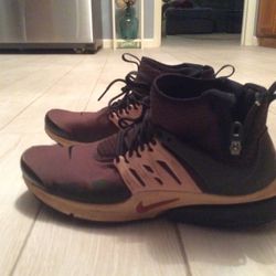 Nike Sneaker/ Boots