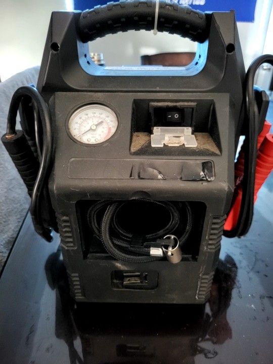 Centech 900 Jump Starter And Air Pump for Sale in Los Angeles, CA