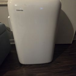 Toshiba Portable Air Conditioner / Dehumidifier 