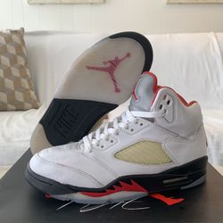 Air Jordan Retro 5 Fire Red - SIZE 8