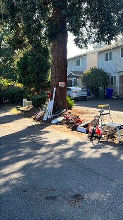 Yard sale 12321 se martins ct Portland