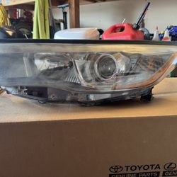 OEM Toyota Highlander Headlights 