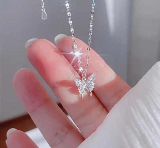 Pretty Silver Plated Butterly Pendant Necklace 