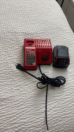 Milwaukee M12/M18 Charger with RedLithium Battery