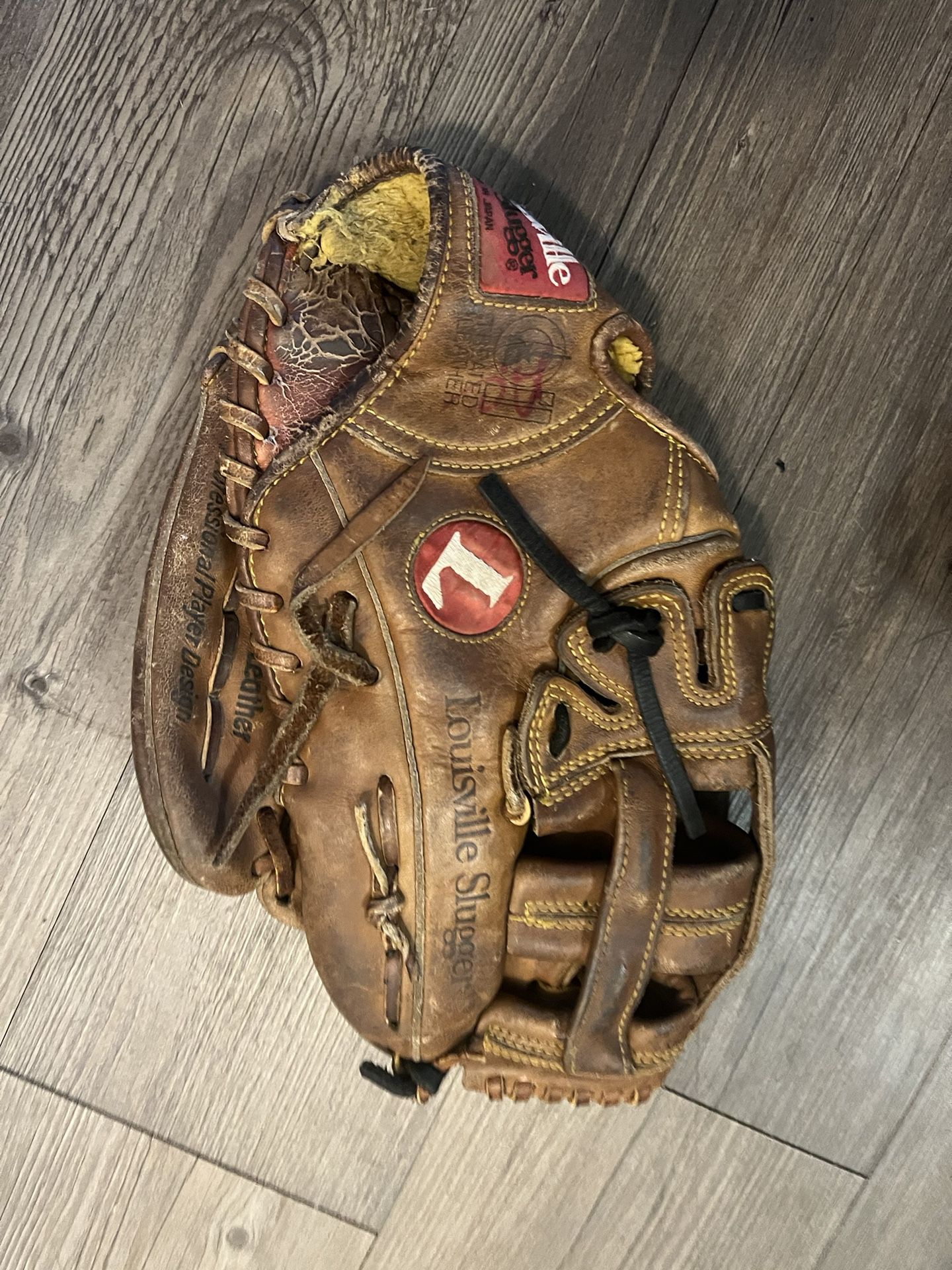 Louisville Slugger Baseball Glove 