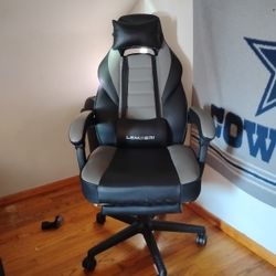 Gaming Chair Used With Signs Of Wear