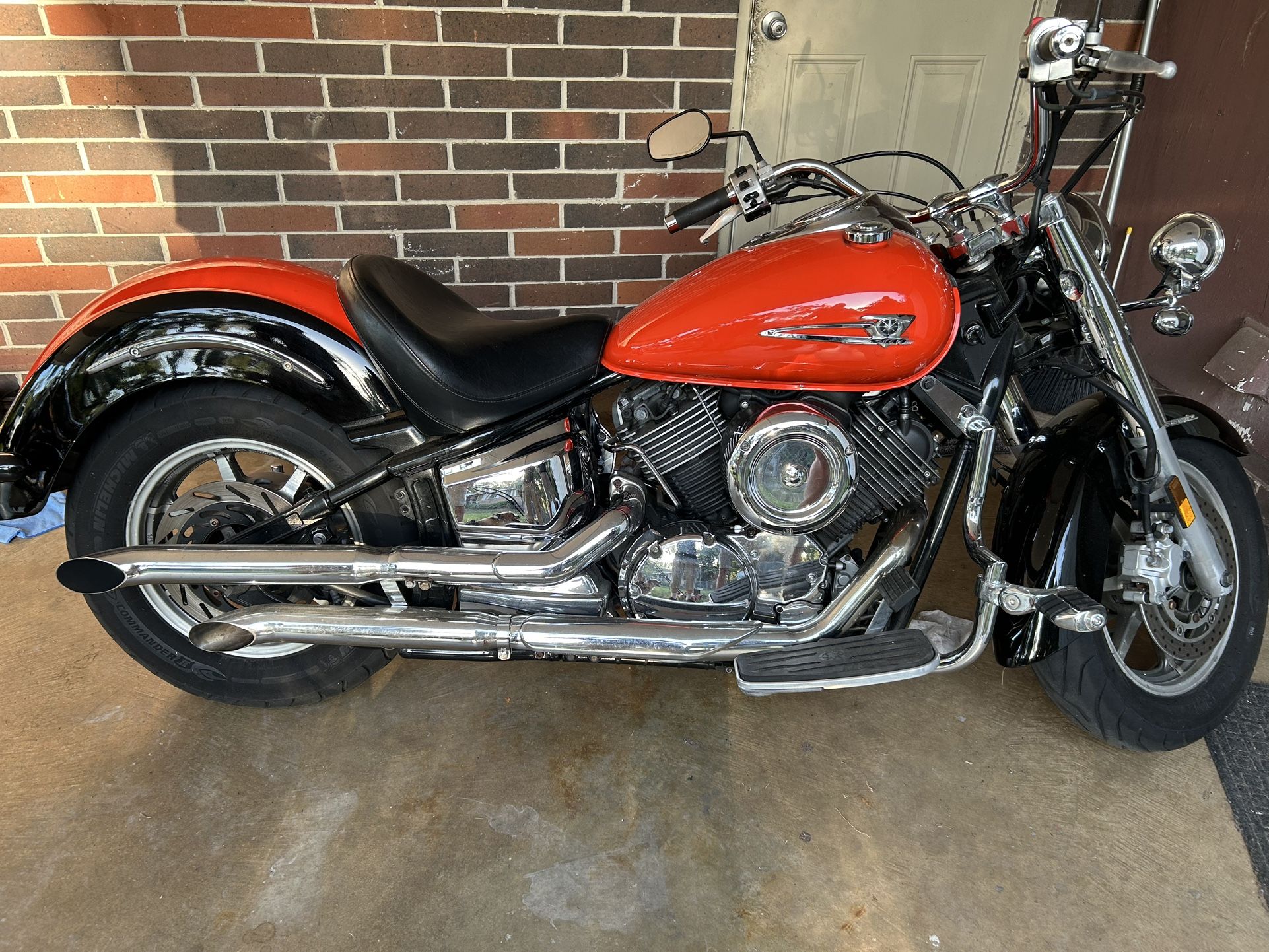 1100 V Star