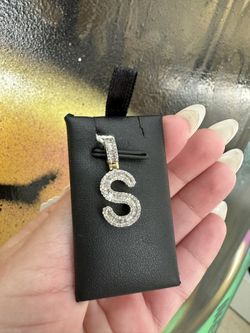 10k NAT DIAMOND BAGUETTE CHARM