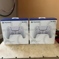 Two PlayStation 5 Dual Sense Controller X2