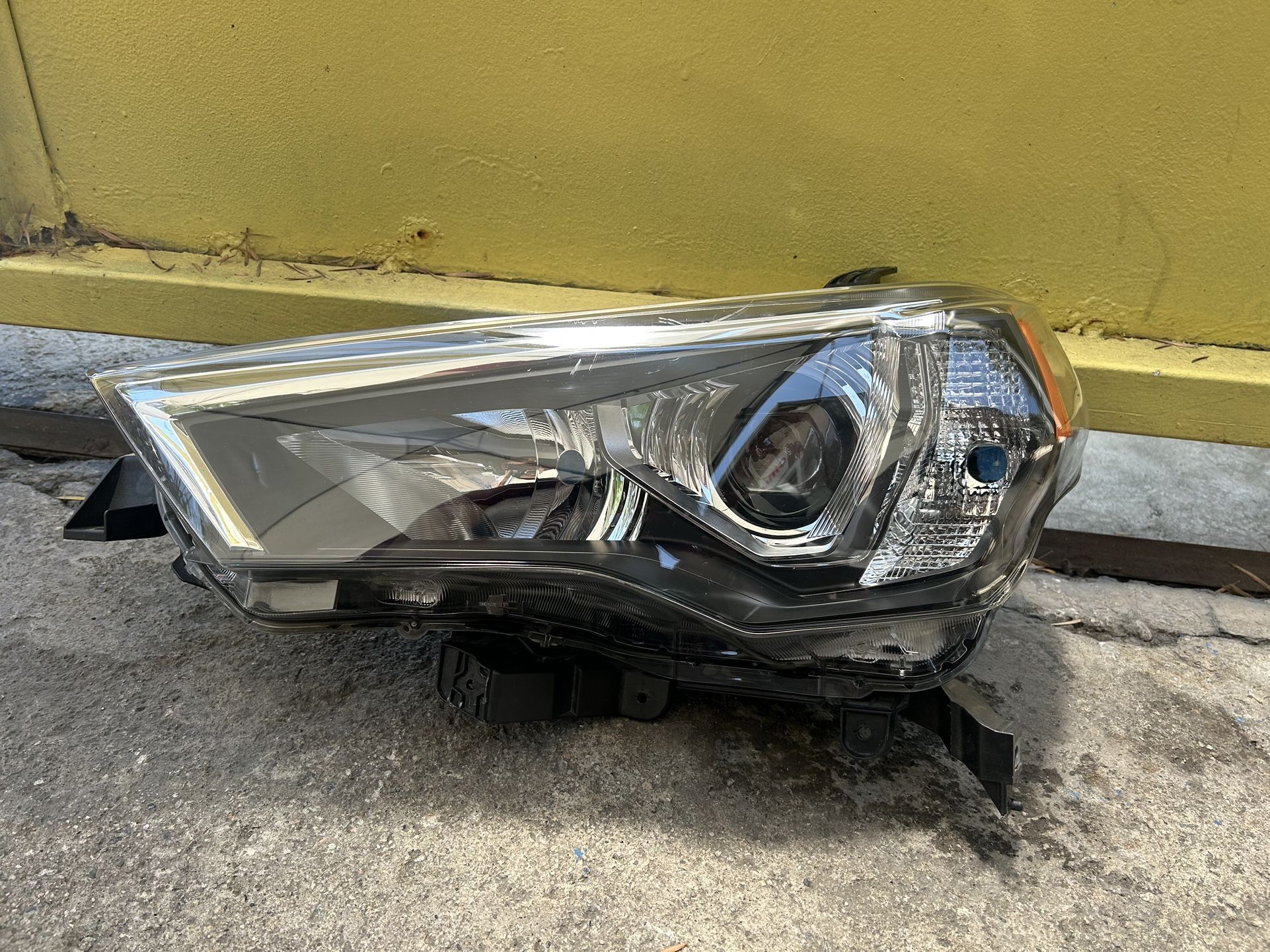 2021-2023 TOYOTA 4RUNNER LH HEADLIGHT