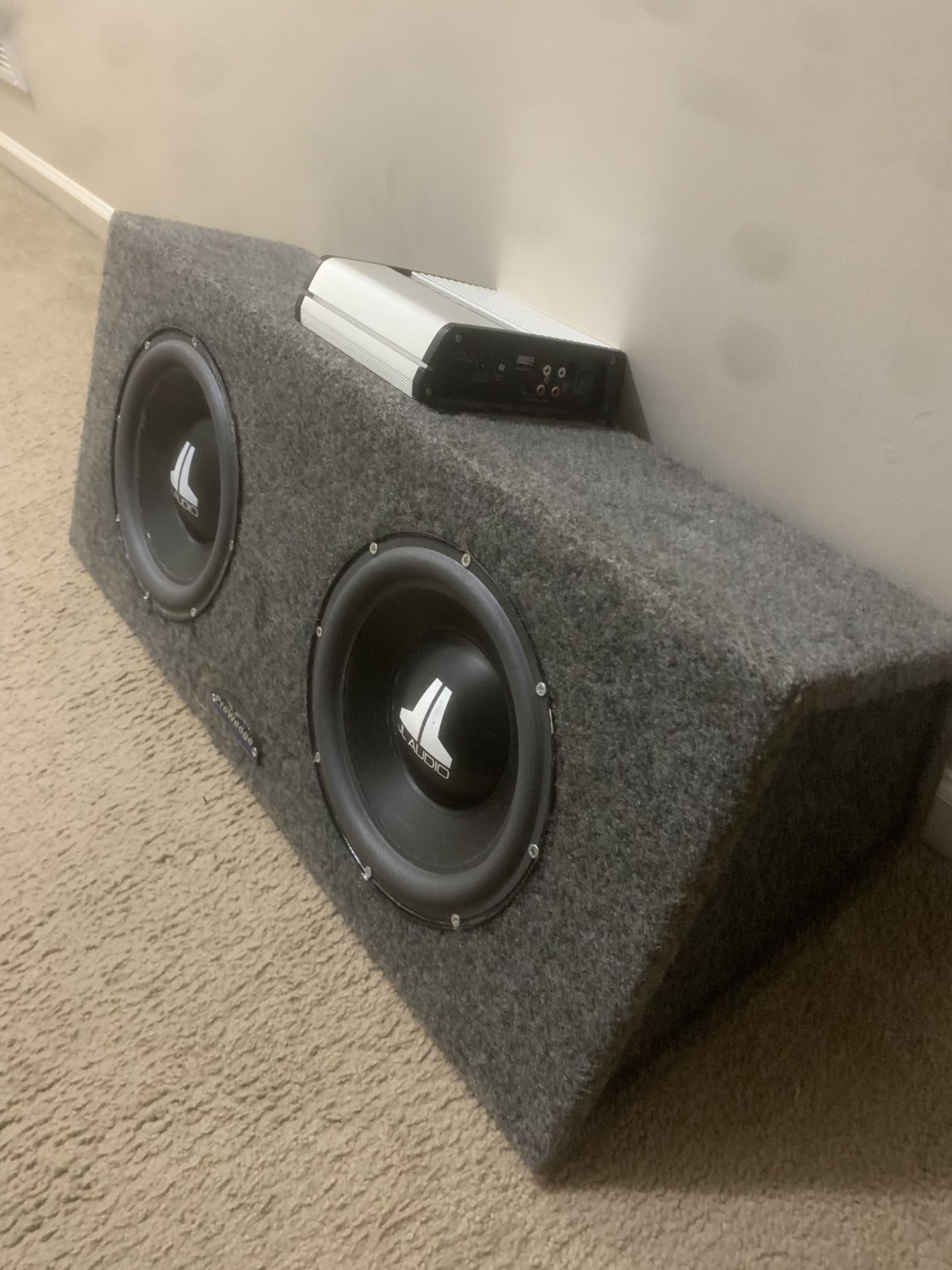 JL audio bundle 2 10 inch W6’s with amp and box