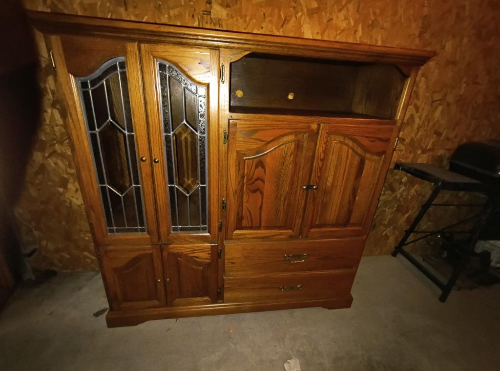 Antique TV Cabinet ~Price Negotiable~(Pick Up ONLY)