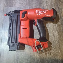 Milwaukee
M18 FUEL 18-Volt Lithium-Ion Brushless Cordless Gen II 18-Gauge Brad Nailer (Tool-Only)

