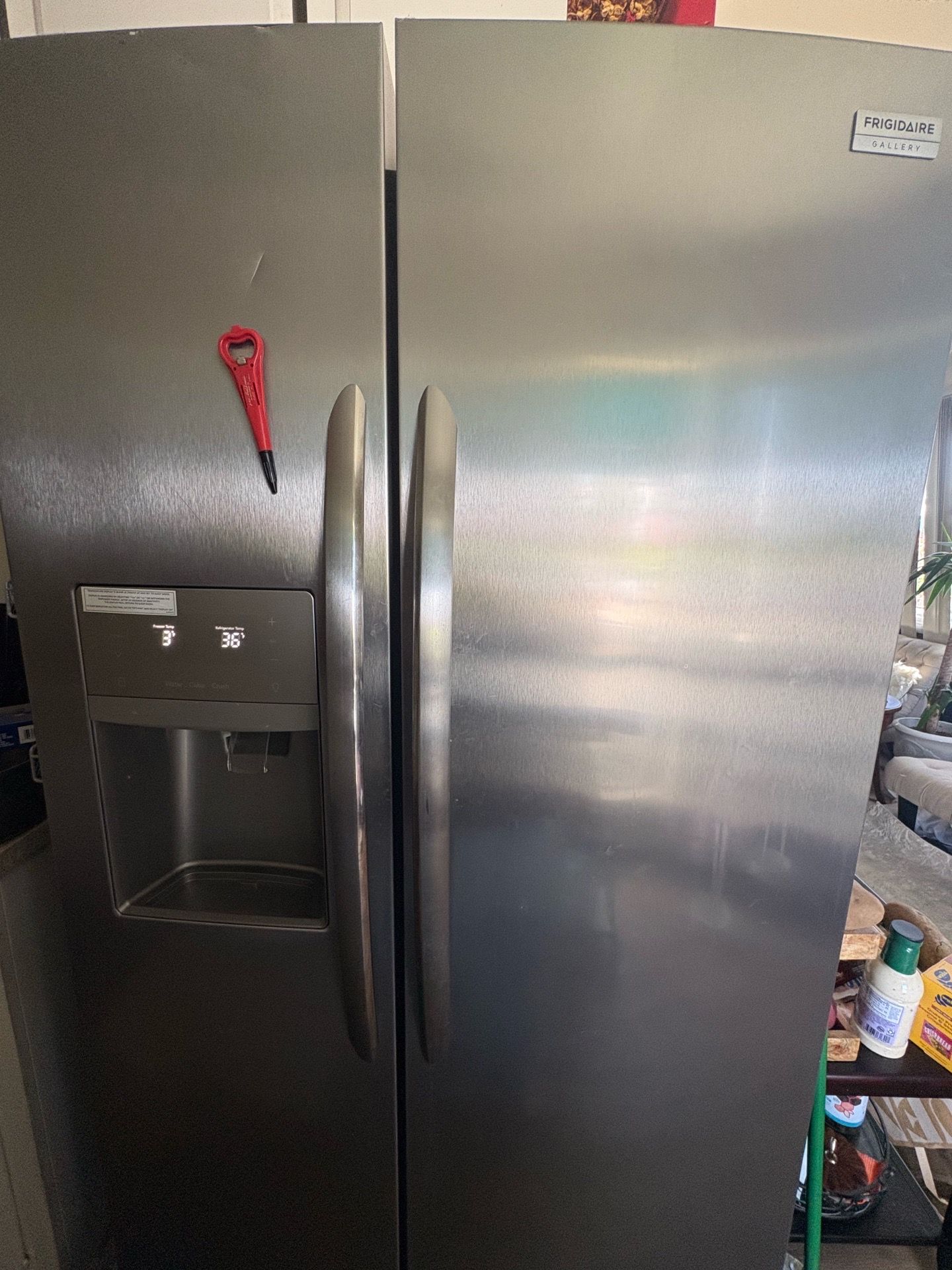 Fridge/ Model:Frigidaire