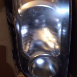 2004 Toyota Highlander Front Left/Driver Side Headlight Assembly