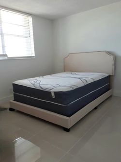 NEW QUEEN-SIZE MATTRESS AND BOX SPRING - 2PC