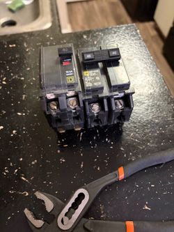 GE squared stab in breakers