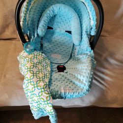 Newborn Carseat and Carier Graco