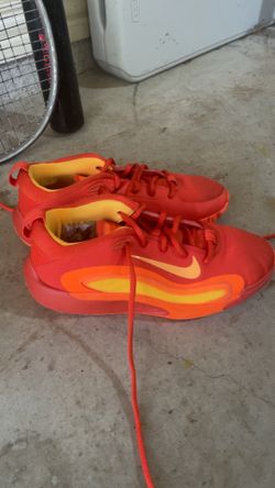Nike IsoFly Size 4 YTH
