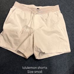Lululemon Men Shorts Size Small