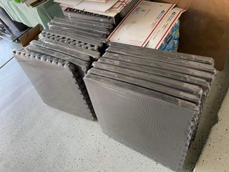 Brand New Anti Fatigue Floor Mats *1/2 inch thickness  2ft by 2ft squares 1pack=4pcs