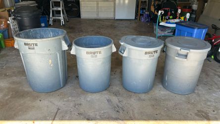 Rubbermaid Brute Cans, Lot of 4 (2 Lids) - Utility/Damaged
