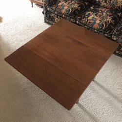 Adjustable table 