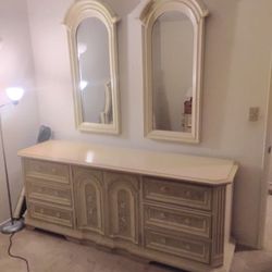 Title:
Vintage 1970s French Provincial Bedroom Set Cream & Gold (Coquette / Glam)