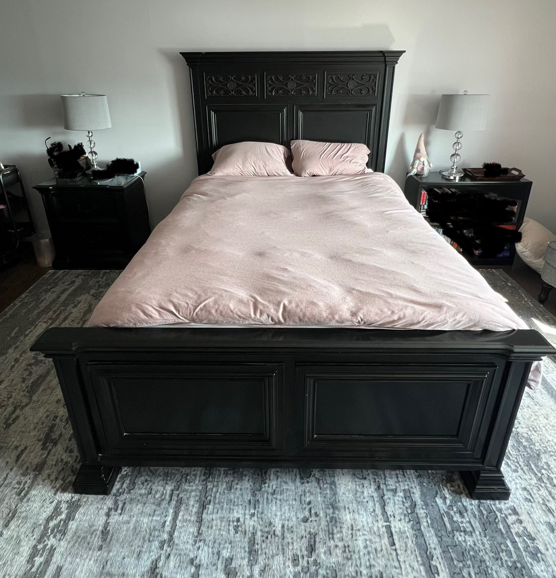 Macy’s Black Queen Bed Frame – Solid Wood – Very Good Condition
