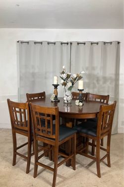 High Extendable Table with Display Base & 6 Chairs
