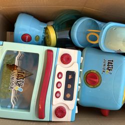 Toddle pretend play food and appliances