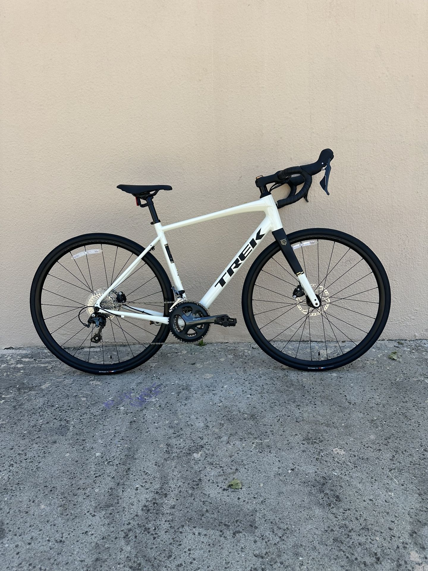 Brand New 2025 Trek Domane AL 4 Gen 4 Road Bike