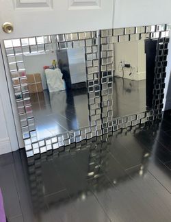 Ashley Furniture Decorative Wall Mirror