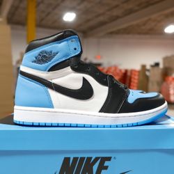 🔥Jordan 1 “UNC” Men’s Size 9 🔥