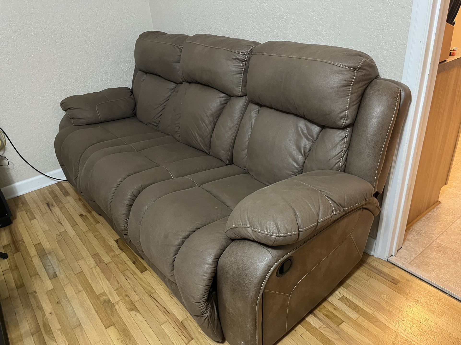 3 Seat Sofa With Adjustable Leg Extension