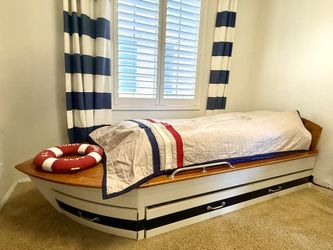 Pottery Barn Kids Speedboat Bed With Trundle