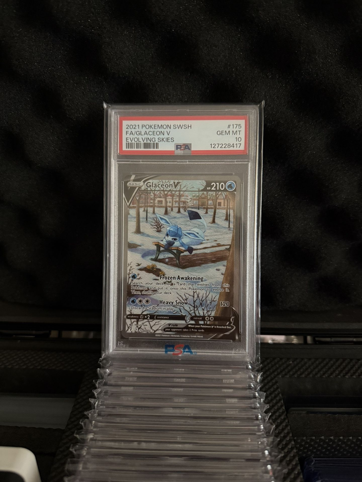 Pokemon Glaceon V Evolving Skies #175 PSA 10