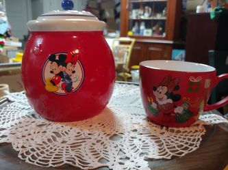 DISNEY MICKEY & MINNIE COLLECTIBLES