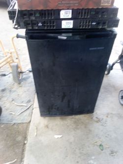 Mini fridge $40