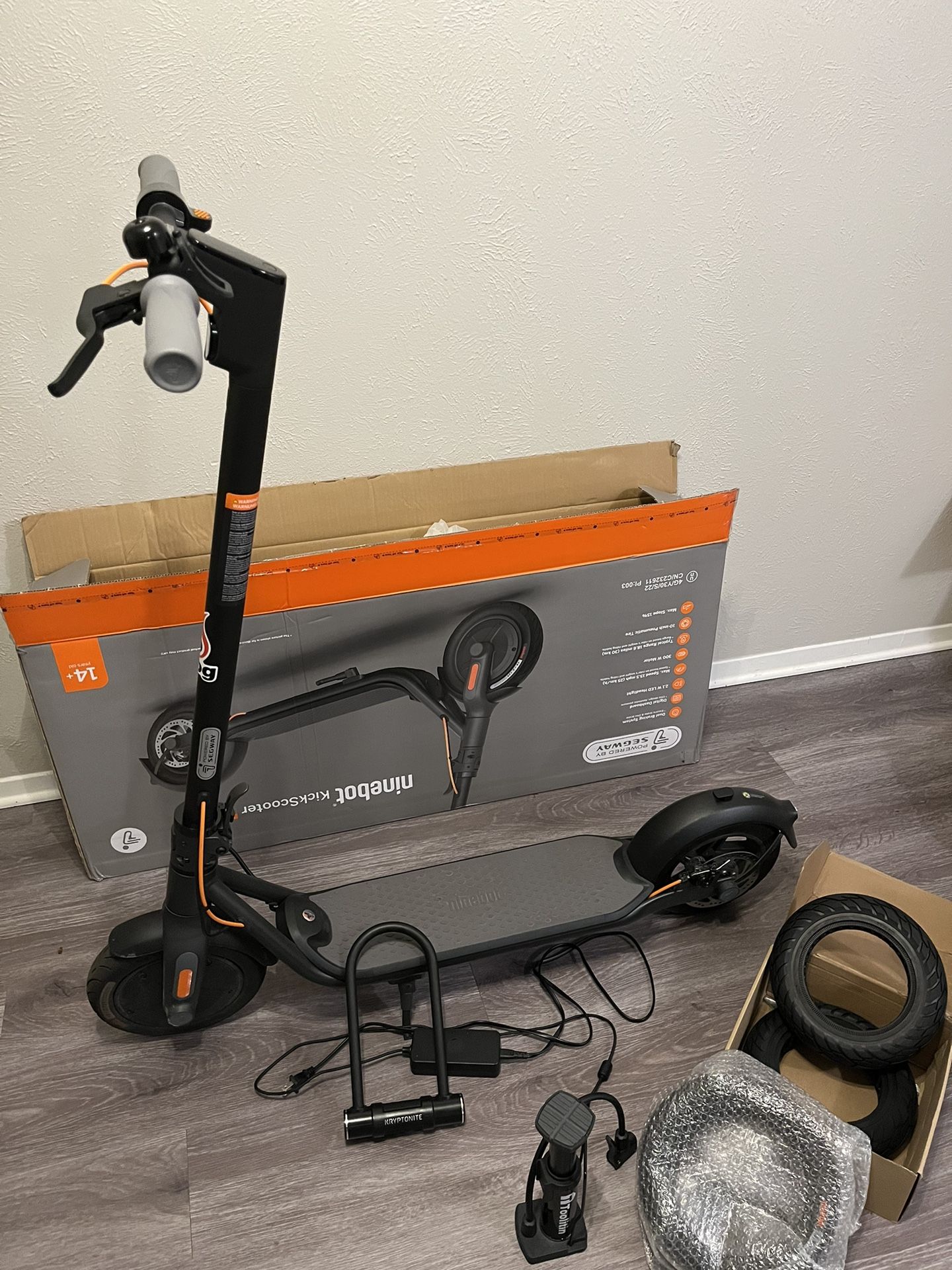 Segway F30 Electric Scooter Bundle