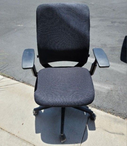 Steelcase Amia Office Desk Gaming Chairs